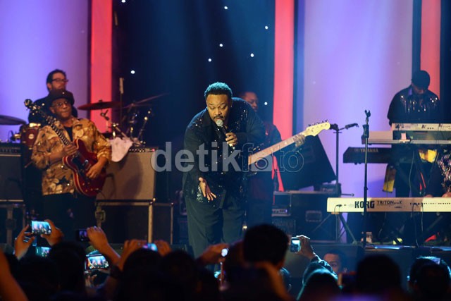 Earth, Wind & Fire Meriahkan Tahun Baru di Bandung