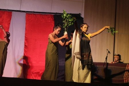 10 Pentas Teater Indonesia Terbaik 2013