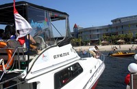 Bisa dikatakan bahwa Ancol Beach City ini adalah satu-satunya mal di Jakarta yang mempunyai pantai pasir putih di halaman belakangnya. (Gus Mun)