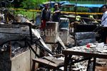 Rumah dan Truk Hangus Terbakar