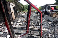 Bangunan rumah itu hangus terbakar. Belum diketahui penyebab kebakaran tersebut.