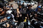 Keluarga Dayat Kacamata Cs Datangi RS Polri