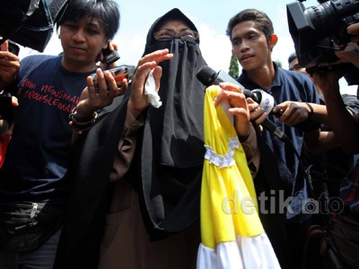 Keluarga Dayat Kacamata Cs Datangi RS Polri