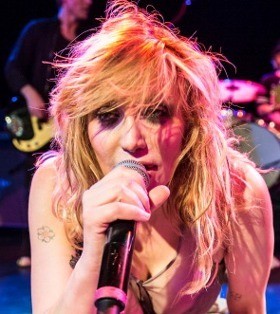 Courtney Love Isyaratkan Akan Reuni Bareng Hole