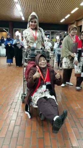 Cerita Mpok Nori Ketika Umroh