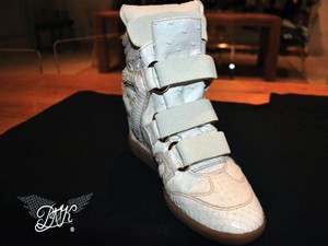 Beyonce Pesan Sneakers dari Kulit Hewan Laut, Anaconda dan Ikan Pari