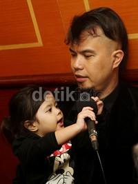 Dhani menuturkan putrinya itu sudah mengerti bagaimana menjadi seorang artis. Gus Mun/detikHOT.
