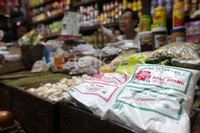 Penyebab inflasi di Desember 2013 ini karena adanya kenaikan bahan makanan yang memberikan andil komponen inflasi hingga 0,22%.