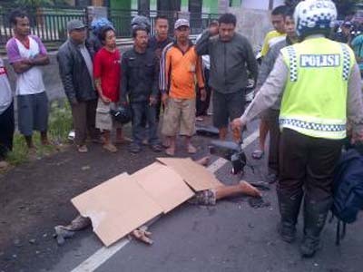 Motor Vs Bus, Dua Orang Tewas
