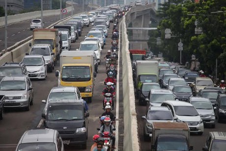 JLNT Casablanca Dijaga Polisi, Pemotor Kabur Melawan Arah