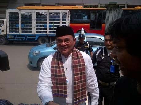 Walikota Jaktim: Kalau Perlu Blusukan Naik Ambulans Sekalian