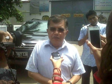 JK dan Andi Mattalata Jenguk Ratu Atut di Rutan Pondok Bambu
