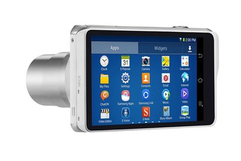 Galaxy Camera 2 juga tampil dengan layar selebar 4,8 inch  Super Clear 720p LCD display dengan kemampuan 306ppi, seperti halnya sang kakak.     