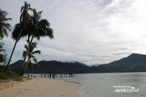 Kisah Pasumpahan, Pulau Jelmaan Malinkundang