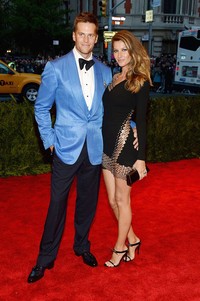 Pasangan Gisele Bundchen dan atlet rugby, Tom Brady akrab dengan dunia fashion. Tidaklah heran keduanya bisa saling memberi masukan untuk tampil prima di setiap kesempatan.