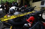 Polri Gelar Barang Bukti Milik Dayat Kacamata Cs