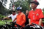 Jokowi Ngantor Naik Sepeda