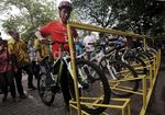Jokowi Ngantor Naik Sepeda