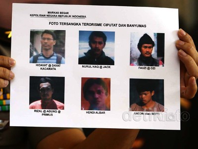 Polri Tunjukkan Foto Dayat Kacamata Cs