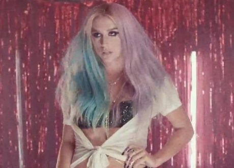 Ke$ha Seksi Ber-lingerie di Video Klip Baru