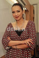 Wajah Sebelum dan Sesudah Make-up Ira Wibowo