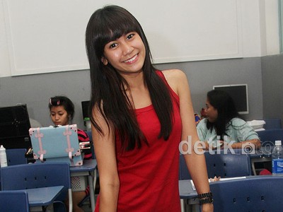 Tank Top Merah Annisa eks Cherrybelle