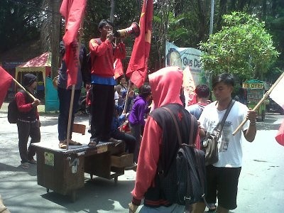 Didemo Mahasiswa, Kunjungan SBY ke Tebuireng Dianggap Pencitraan