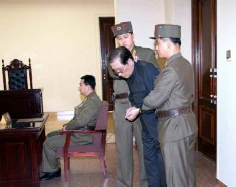 Paman Kim Jong Un Ditelanjangi dan Diumpankan ke Anjing Kelaparan?