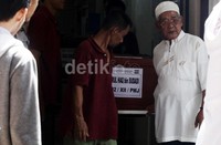 Peti jenazah Nurul Haq dikeluarkan dari RS Polri.
