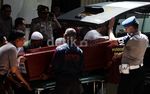 Keluarga Ambil Jenazah Dayat Kacamata Cs