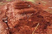 Kelima jenazah tersebut dimakamkan di Blok AA 1 Unit Islam.