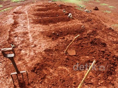 Jenazah Dayat Kacamata Cs Dimakamkan di Pondok Rangon