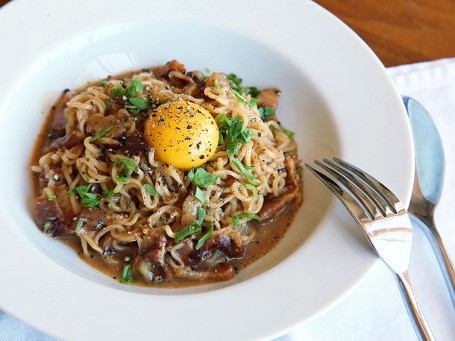 Yuk, Bikin Pizza Ramen dan Ramen Carbonara yang Gurih Enak!