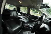 Interior Mazda BT-50 Pro bernuansa sporti dan elegan. Apalagi ketika duduk di bangku pengemudi, batang kemudinya sudah teritegrasi dengan audio sehingga memudahkan pengemudi dalam mengatur musik favoritnya.