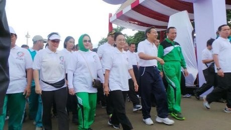 Wapres Jalan Santai Kerukunan Sosial Bersama Ormas dan Ribuan Orang dari Monas