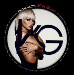 Rihanna Pose Tanpa Busana untuk Rilis Kosmetik Terbaru Bersama MAC
