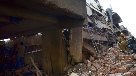 13 Tewas dan 20 Orang Terperangkap Saat Gedung Runtuh di India