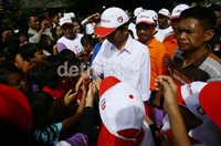Jokowi menyusuri kawasan bantaran Kali Ciliwung dan meninjau 19 titik pembersihan sepanjang kurang lebih 1,5 km.