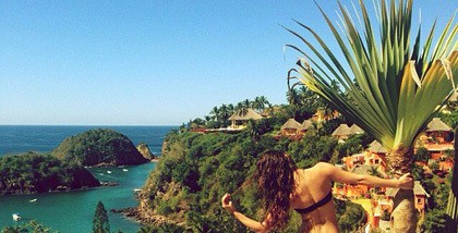 Libur Tahun Baru, Lea Michele Berbikini di Pantai Meksiko