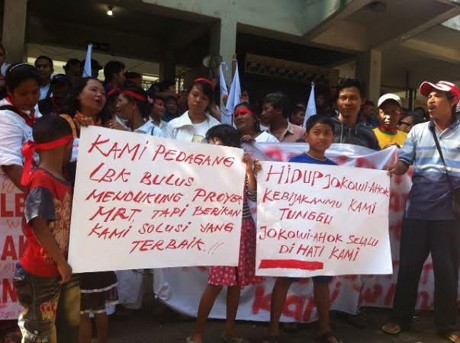 Ratusan Sopir dan Kernet Terminal Lebakbulus Harapkan Kedatangan Jokowi