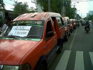 Gara-gara Ada Angkot Baru, Ratusan Sopir di Semarang Mogok