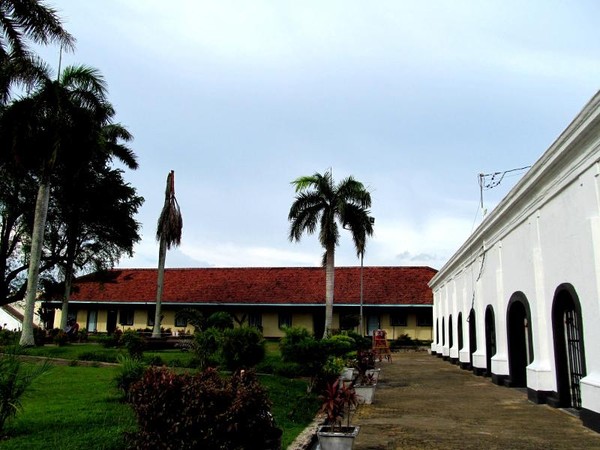 5 Alasan Memakai Jasa Pemandu Wisata di Fort Marlborough