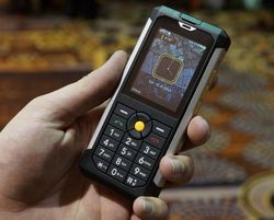 Cat B100, Ponsel Perkasa yang Tahan Segala Medan