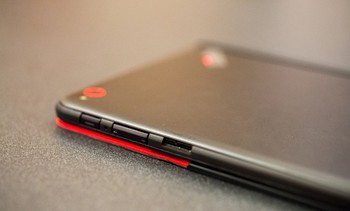 ThinkPad disebutkan bakal dibanderol oleh Lenovo pada kisaran USD 399 atau sekitar 4,8 jutaan. (kredit foto: theverge)
