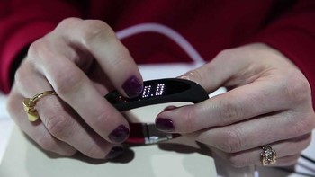 Sementara ini LG Lifeband baru sebatas diumumkan di Korea Selatan saja. Kemungkinan besar akan diumumkan kehadirannya secara global pada event Consumer Electronics Show (CES) 2014.