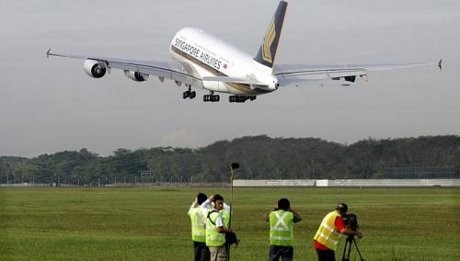 Tekanan Udara Turun, Pesawat Airbus A380 Mendarat Darurat di Azerbaijan