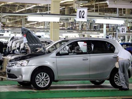 Agya dan Etios Antar Toyota Cetak Rekor