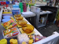 Tiap penjaja makanan punya dapur sendiri di belakang gerobak (Sastri/detikTravel)