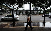 Pekerjaan pembongkaran halte dan JPO Bundaran HI akan dilakukan mulai pertengahan Januari 2014. Bersamaan dengan itu dilakukan perpanjangan halte Sarinah dan Tosari.