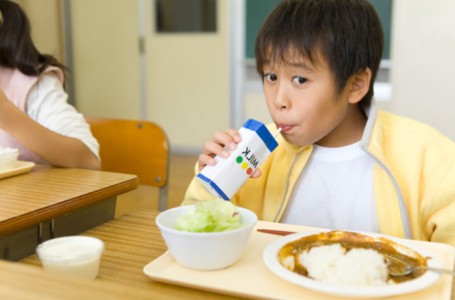 Apa Menu Makan Siang Anak Sekolah di Kenya, India, dan 